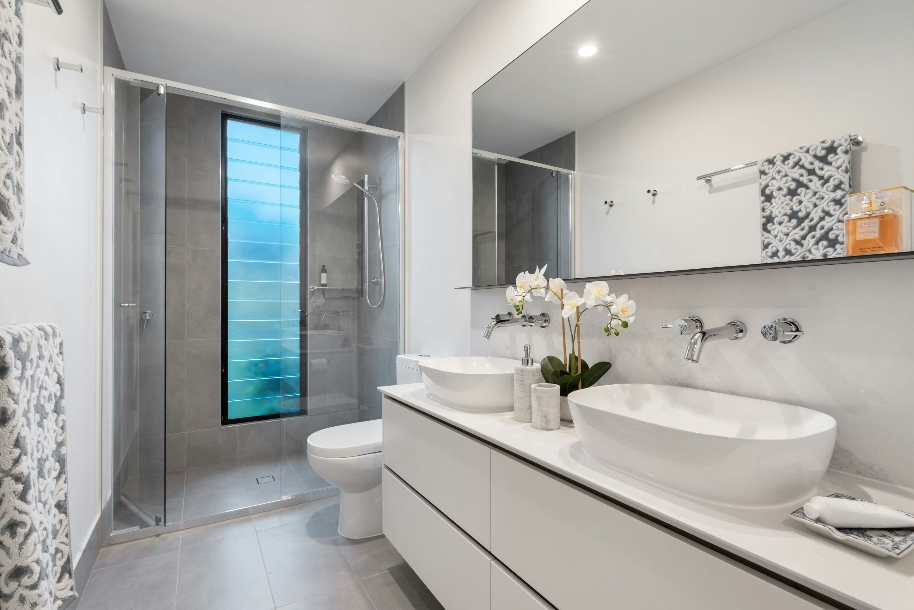 Bright modern bathroom